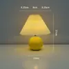 Lámpara de mesa plisada, estilo nórdico, lujo ligero, alta gama, para dormitorio, lámpara de noche, adecuada para casas de huéspedes, luz nocturna LED, luz ambiental de cerámica