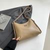Bolsa de axila de tecido de cor sólida, novidade feminina, 2025, bolsa de ombro casual texturizada, bolsa vintage da moda