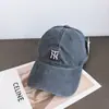 Gorra de Béisbol Bordada con Letra Pequeña Nueva 2025 para Mujer Versátil Parte Superior Suave 100% Algodón de Alta Calidad Visera de Pato Hace que la Cara se Vea Más Pequeña