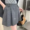 Falda plisada retro de estilo coreano gris con dobladillo ancho para mujer 2026 Otoño Invierno Nueva versión coreana de cintura alta para adelgazar falda corta moderna