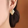 Aretes Trenzados Dorados Retro Europeos y Americanos Transfronterizos para Mujer Moda de Lujo Ligero Aretes de Alto Sentido Simple Elegante Geométrico Hebilla para la Oreja