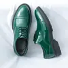 Zapatos de Cuero Puntiagudos con Cordones Brillantes para Hombre de Talla Grande Transfronterizos Zapatos Formales de Negocios Casuales Estilo Británico Zapatos de Moda para Hombre para Estudio Fotográfico