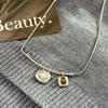 Colar suspenso quadrado assimétrico francês de duas cores assimétrico para mulheres Novo design de nicho simples de alta qualidade cadeia de clavícula
