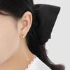 Brincos de aço titânio banhados a ouro, estilo retrô de luxo leve estilo Chanel duplo C, linha de orelha raposa desenho animado, moda personalidade
