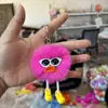Colgante llavero de bola de carbón pequeña de felpa colorida en stock del fabricante, juguete divertido de dibujos animados para decoración de mochila, colgante de bola de pelo