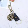 Regalos pequeños hechos a mano creativos llavero de aleación hueca rosa cuero joyería para hombres comercio electrónico transfronterizo suministro