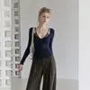 Camiseta base de manga larga de diseñador azul oscuro para principios de otoño para mujer, nuevo estilo 2026, estilo coreano, top ligero y muy inteligente