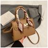 Bolso Pequeño de Gama Alta 2025 Bolso de Nuevo Estilo para Mujer Primavera y Verano Versátil Bolso Cruzado Retro Bolso Cuadrado Pequeño Bolso Kelly Portátil