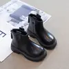 Sapatos de Couro com Solado Macio para Meninas 2026 Novidades Outono/Inverno Botas Curtas Estilo Martin para Bebês Botas Curtas de Algodão Quentes de Pelúcia de Princesa para Crianças