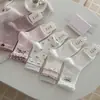 Meias rosa fofas femininas de cano médio estilo menina sem costura de algodão coração de desenho animado personalidade de vídeo meias longas para primavera e outono