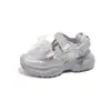 Sandalias Deportivas para Niña Estilo Coreano Malla Transpirable Niña Pequeña Punta Cerrada Zapatos de Playa 2026 Verano Nuevos Zapatos Casuales para Niños