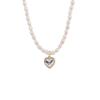 Collar de perlas de imitación "Crema de amor" con un pequeño y delicado corazón de melocotón, cadena de clavícula de estilo extranjero, collar Joker al por mayor.