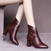 Botas Curtas de Salto Alto para Mulheres Primavera e Outono 2026 Couro Macio Sapatos de Moda Bico Fino Zíper Traseiro Versátil Salto Bloco Botas Martin com Forro de Lã