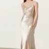 2026 Vestido Sexy de Isla Largo de Satén Color Champaña con Cuello de Campana Brillante Estilo Francés con Tirantes para Vacaciones