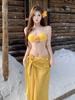 Conjunto de Bikini de Tres Piezas de Moda y Sexy para 2025 con Bikini Bandeau Floral Tridimensional y Falda Larga que Cubre la Cadera para la Playa