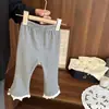 Leggings de punto cepillado para bebé niña, nuevo estilo primavera/otoño 2026, pantalones acampanados de lunares para bebé niña para usar en exteriores