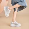 Zapatos Casuales de Moda Huecos Tejidos Estilo Europeo para Mujer Verano 2025 Nuevos Zuecos de Suela Gruesa que Aumentan la Altura Zapatos Blancos Ligeros