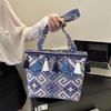 Bolso de gran capacidad para mujer, nuevo bolso escolar portátil de estilo étnico a la moda 2023, bolso de hombro con borlas estilo occidental para mujer.