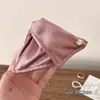 Pinza Elegante de Satén Triangular Estilo Coreano para Mujer, Exquisita Pinza de Tiburón para Recogido en la Parte Posterior de la Cabeza, Accesorio Versátil para el Cabello