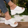 Verão Novo Estilo Chinelos de Malha Respirável com Solado Grosso Sandálias Abertas para Uso Externo Estilo Coreano Sapatos de Praia para Mulheres Sapatos para Mãe Bico Redondo