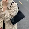 Bolso de mano de gamuza de moda para otoño 2026, estilo coreano, nuevo modelo versátil, bolso de hombro simple y elegante para llevar debajo del brazo