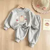 Conjunto de Moletom com Capuz de Ursinho Desenho Animado Infantil para Menina 2026 Novo Estilo Coreano Moletom com Capuz e Calça de Moletom Conjunto Casual Elegante de Duas Peças