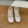 Sapatos baixos e planos de couro estilo francês para mulheres, novos sapatos slip-on Mary Jane para o verão e outono de 2026, mocassins de noite