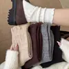 Calcetines estilo miu tipo lana, encaje blanco lechoso, calcetines holgados, patrón calado de otoño e invierno, calcetines de media pantorrilla, para combinar con Birkenstocks