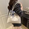 Bolsa feminina de grande capacidade para o início do outono de 2025, bolsa de ombro com nicho, bolsa simples para estudantes e viajantes