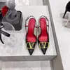 Sandálias Sexy Fechadas com Fivela de Metal Salto Alto Verniz Nude Feminino Verão 2025 Estilo Francês Salto Agulha Sapatos de Salto Único Desejo Puro Bico Fino