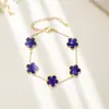 Suministro de fábrica pulseras de acero de titanio lucky trébol de cuatro hojas flor de cinco pétalos nácar tendencia europea y americana de lujo nicho sin decoloración al por mayor
