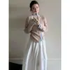 Llegó. Top ajustado de punto en capas para mujer para principios de otoño, con diseño de imitación de dos piezas con bloques de color y un cárdigan de punto de imitación lana.