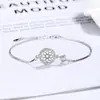 Pulseira Floral Vazada com Zircônia e Inlays de Diamante Joia de Mão de Luxo Leve Nicho Joias de Prata Esterlina 925 para Mulheres Joia de Mão com Toque de Alto Padrão