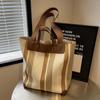 Mochila Escolar de Grande Capacidade para Mulheres 2026 Novo Estilo de Verão Bolsa de Mão Listrada em Cores Contrastantes Bolsa de Ombro Versátil Bolsa Tote