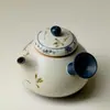 Tetera de Porcelana Azul y Blanca de las Dinastías Tang y Song con Diseño de Orquídea Mariposa Pintada en Rojo Dorado, Tetera con Asa Lateral, Juego de Té Kung Fu, Uso Doméstico, Tetera con Filtro de Agujero de Bola