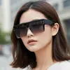 Gafas de Sol Integradas Hip-Hop de Marco Grande con Remaches Retro Europeas y Americanas, Protección Solar Personalizada de Moda para Exteriores, Gafas de Sol de Tendencia Transfronterizas