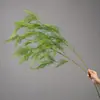Plantas verdes artificiales con flores de plástico blando pintadas en aerosol para arreglos florales de boda, hojas de pino artificiales verdes, decoraciones de enredaderas de techo