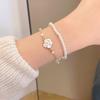 Pulseira de duas camadas estilo verão com camélia de pérola artificial para mulheres, um design luxuoso e de nicho, joia de alta qualidade, novo estilo para 2025.