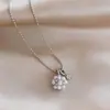 Collar de racimo de flores de circón y perlas estilo coreano elegante y minimalista, Cadena para clavícula de nicho de lujo ligero, Accesorio de alta gama elegante y moderno