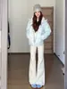 Calça jeans branca flare elástica para mulheres baixinhas, inverno 2026, forrada com fleece, cintura alta, modeladora, com bom caimento, não gruda nas pernas