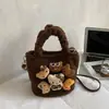 Bolso Cubo de Peluche Nuevo de Dibujos Animados Otoño e Invierno 2025 para Mujer, Bolso de Mano Versátil, Bolso Cruzado de Hombro Lindo de Nicho