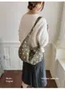 Bolsa de Ombro Única de Camurça com Bolinhas Retro para Axila Feminina Nova Casual para o Dia a Dia Transversal Moda Nicho Bolsa Dumpling
