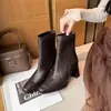 Botas de Cano Curto Elegantes de Salto Alto Estilo Coreano Femininas 2026 Outono Novas Botas Martinas de Bico Quadrado Salto Grosso Retrô Elásticas Emagrecedoras