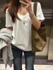 Camiseta Blanca de Cuello en U, Holgada y Relajada, de Manga Corta Elástica para Mujer, Escote Amplio, Top Versátil como Capa Base