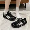 Tênis casual novo estilo, sapatos de treino leves alemães, sapatos esportivos versáteis retrô de outono, modelo feminino baixo 2026