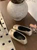 Zapatos bajos de cuero suave sin cordones para mujer, con aumento interno de altura y separación de dedos, zapatos de pezuña de cerdo, nuevos mocasines versátiles de suela blanda 2026