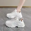 Sapatos Femininos Dad Shoes Femininos Novos Primavera e Outono Solado Macio Sapatos Confortáveis para Mulheres Solado Grosso Aumenta Altura Calçados Esportivos Casuais