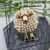 Colección de Año Nuevo 2026: Broche de Cordero del Zodiaco Dorado, un pasador elegante y con estilo para mujer, perfecto como accesorio o regalo de Año Nuevo