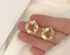 Versão coreana estilo TikTok de brincos de pérola populares para mulheres, luxo leve com sensação de alta qualidade, brincos versáteis de nicho, acessórios de orelha elegantes e modernos