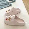 Versátil para o TrajetoSapatos perfurados estilo Birkenstock Âmbar Borboleta Retrô para mulheres, sandálias fechadas confortáveis de EVA para o verão ao ar livre